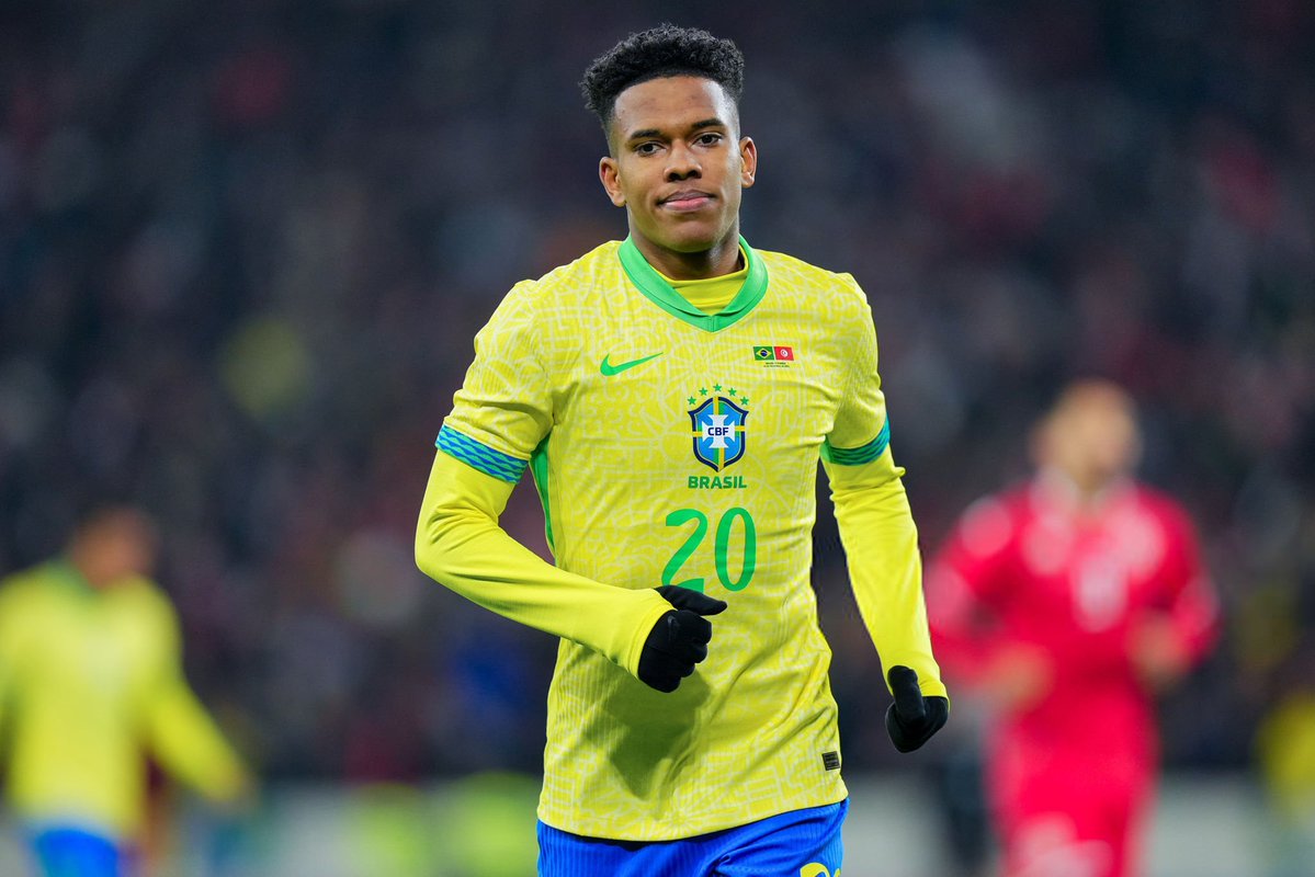 Estêvão Willian is the youngest ever player to end a Calendar year as Brazil’s top goalscorer, with 5 goals.

He's only 18!!! Generational Superstar! 🇧🇷🪄