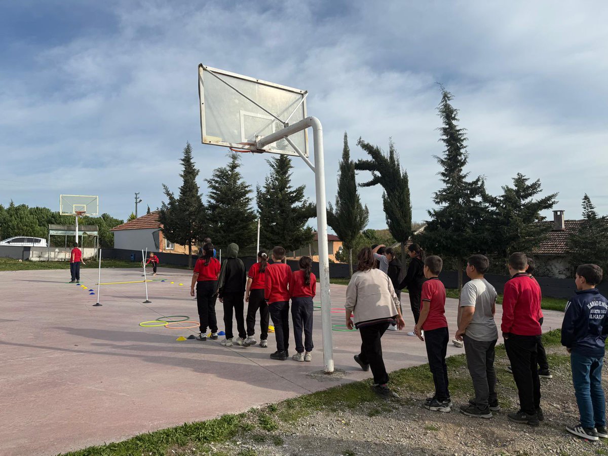 "Merkezim Her Yerde” diyerek yola çıktık, Ortadurak Şehit Muhammet Önder İlk ve Ortaokulu’nda harika bir gün geçirdik! Enerjileriyle içimizi ısıtan minik yüreklere ve emeği geçen herkese kocaman teşekkürler! #gsbgm #bafragm