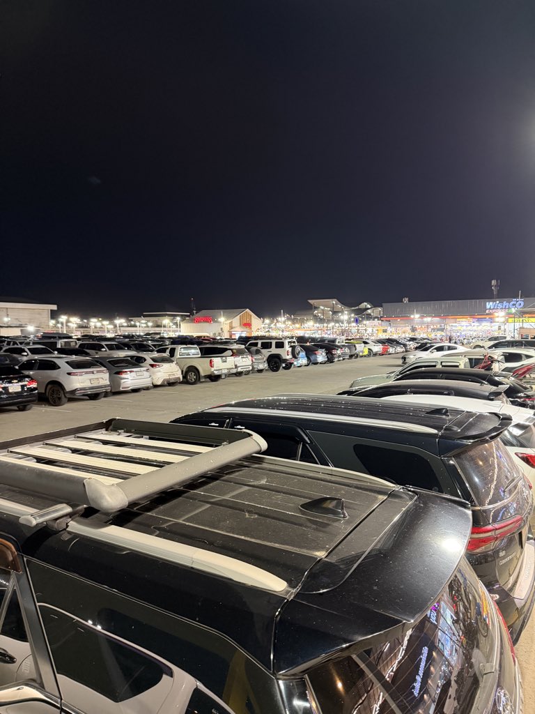 full_head's tweet image. คนเยอะจัด