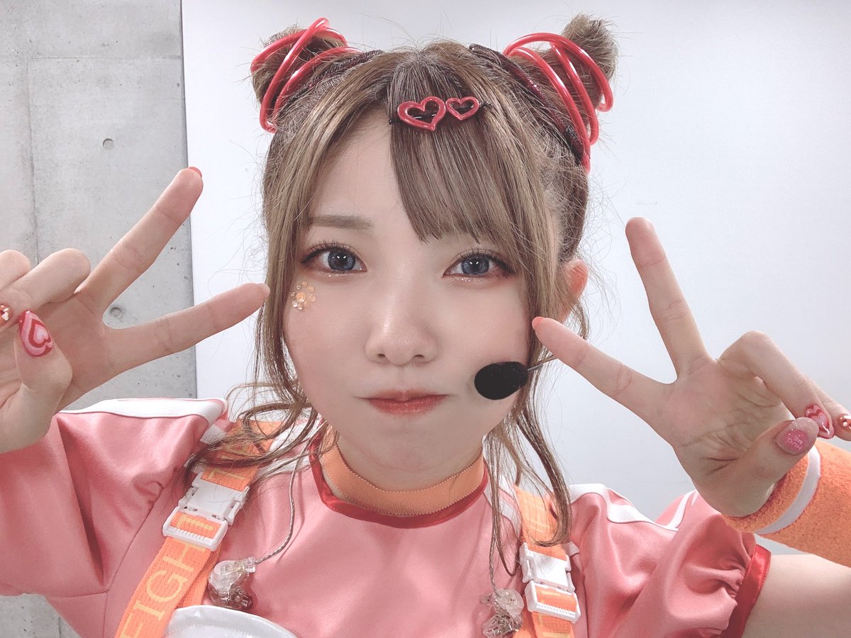 ツインテールめぐるーーー！！😍😍
スタジャンいいね！！コメントも素敵✉️✨

「フレフレハレバレ」懐かしいなー！🎞️☀️
袖に太陽のマーク！背中の文字もHAREBARE!!そのもの！！！天才！！！！！

#シャニマス衣装展東京 楽しみですね☺️