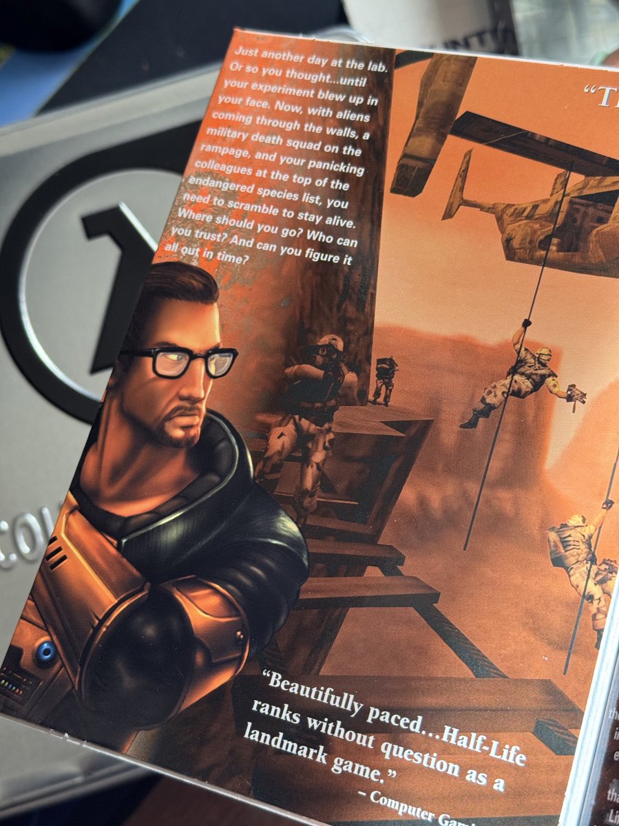DaftHero's tweet image. Hoy Half-Life cumple 27 años.
Aquí os dejo más fotos de mi colección.