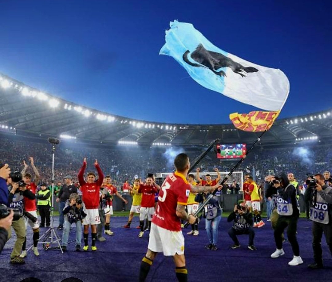 Archiviata sta rottura de palle delle nazionali,si torna alla realtà
E la realtà dice che la ROMA è 1 in class
la lazio a -9,il suo pres è ancora lotito
il sett ospiti di cremona sarà tutto esaurito
Avete finito de scopà cor cazzo dell'artri,ora dovete usà il vostro🤭
Bgiorno💛❤️