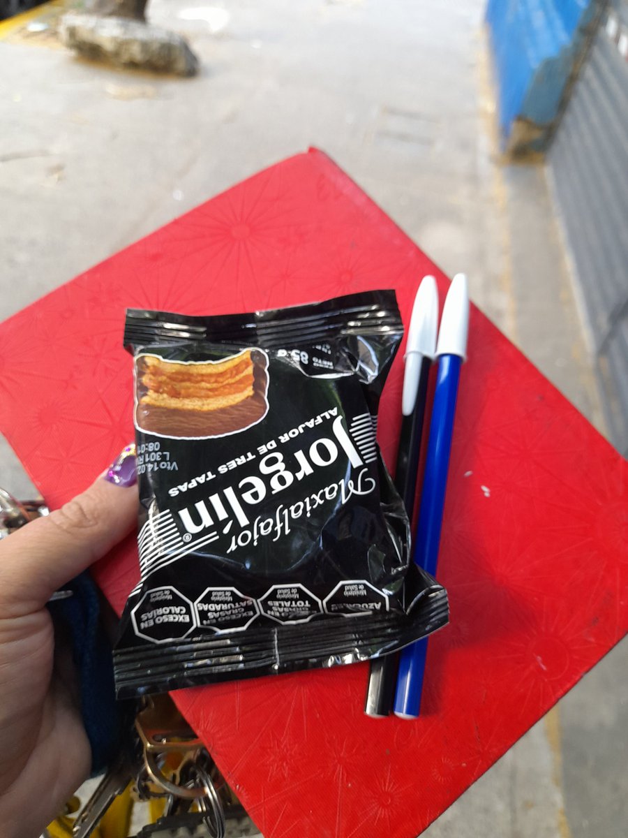 fxnela's tweet image. Ya queda poco terminan las clases, último esfuerzo del año 🫂✨️