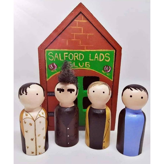 RetroToGo's tweet image. If you like the idea of something slightly cooler for your tree this year, then check out the handmade rock and indie Christmas decorations by Florence and Belle, with new designs available for 2025. bit.ly/4o0qZcD