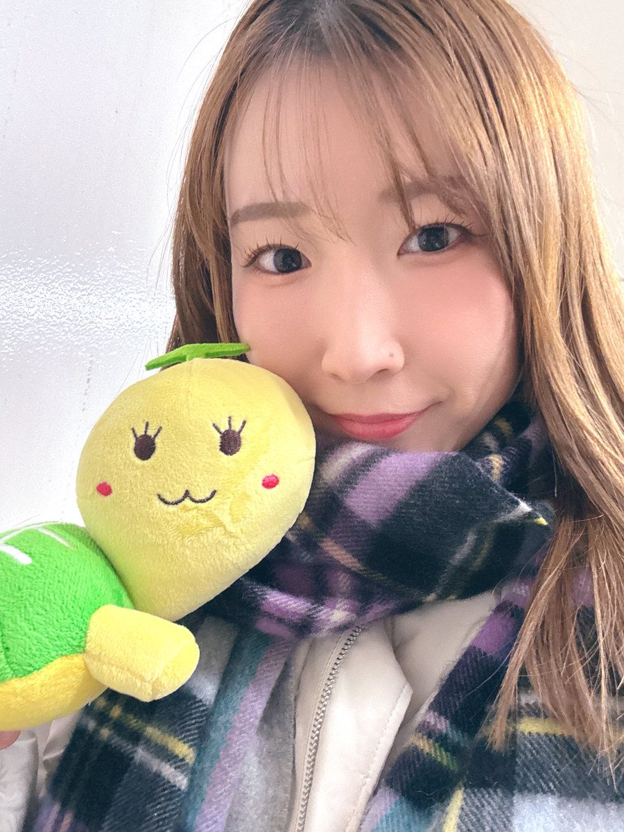 声優 山本亜衣サインと写真 山本 亜衣 – amuleto / マネージメント