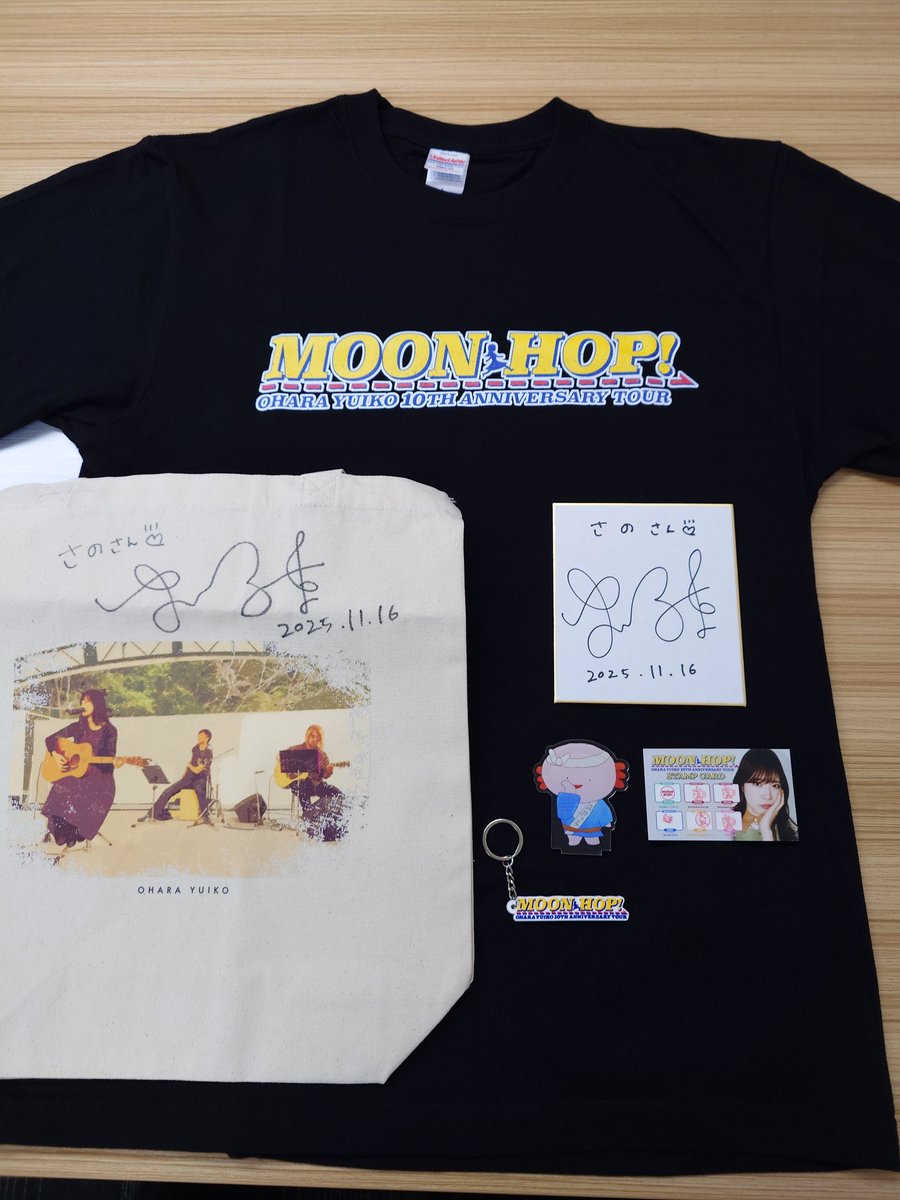 naoya_1415's tweet photo. #大原ゆい子 10周年ツアー #moonhop 全通しました🌕️
今回の限定Tシャツは黒色で、使いやすそう。
うぱぱくんのアクスタはどれもご当地感があって本当にかわいい🌠
デスク周りも整ってきて眺めてるだけで幸せです。
10周年以降の活動、楽しみにしています。
次のライブやイベントが待ち遠しい、、 https://t.co/sRt7iyYcuh