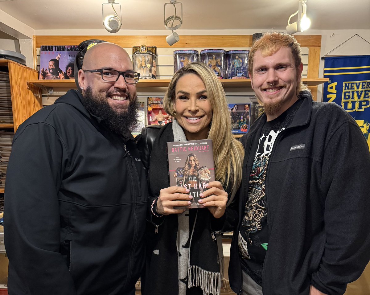 _Hankinson's tweet photo. What an honor it was to meet the #BOAT herself @NatbyNature  Your energy was amazing and the stories in your book touched me. My husband, @th3tripl3x introduced me to WWE and I became an immediate fan of yours. Hope to meet you again in the future. #TheLastHartBeating 🩷🤍🩷 https://t.co/OLmCCUkIXz