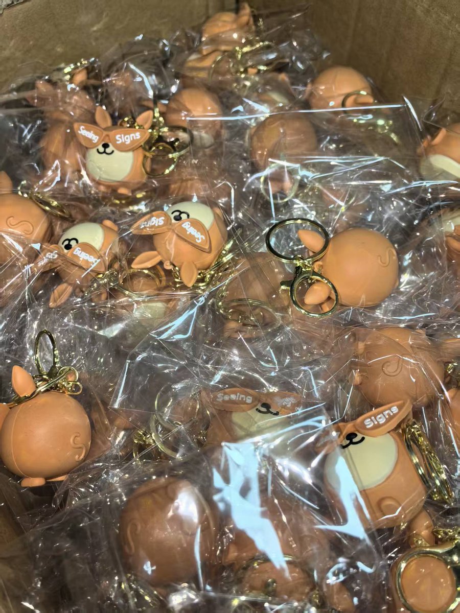 CreaMyHaOsCar's tweet image. 我為“橘仔樂園”成員準備的小禮物制作完成🎉

希望大家會喜歡這個“橘仔”掛飾，當然數量是有限的，畢竟我的金錢也是有限的😂
等到部落系統正式上線，我看看有多少人加入我的部落再來構想分配方法吧😁