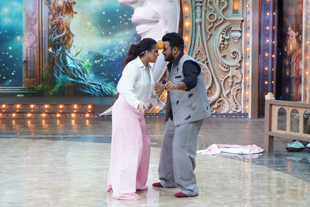 It’s been an insanely fun and joyous ride! Season 01 done <a href="/PATIPATNIPANGA/">𝐏𝐀𝐓𝐈 𝐏𝐀𝐓𝐍𝐈 𝐀𝐔𝐑 𝐏𝐀𝐍𝐆𝐀</a> 😍😍🤪🤪 Thank you for having us @ColorsTV