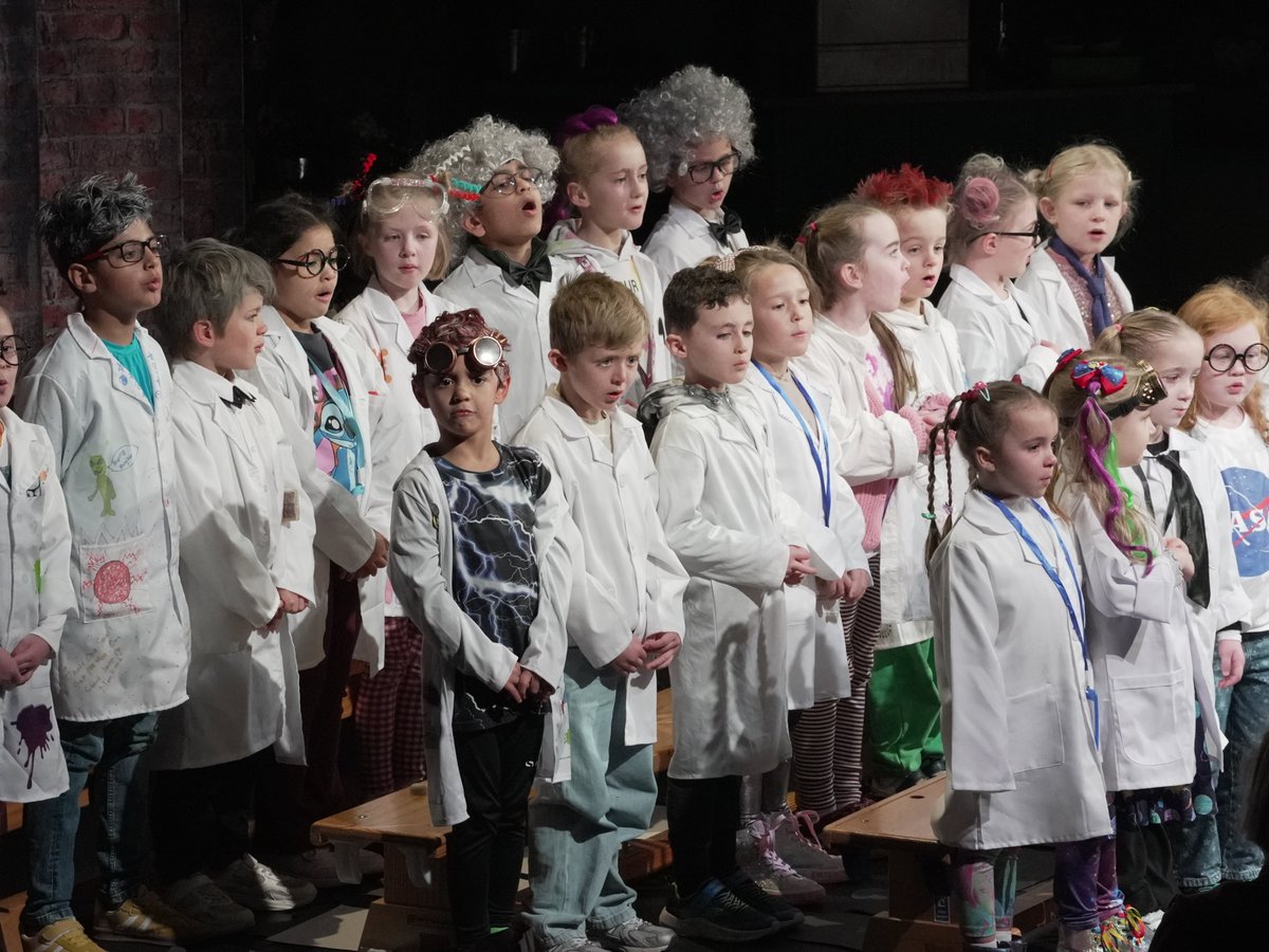 🪐 It's All About That Space! 🪐

Year 2 went on a journey to outer space - they shared facts about the planets, showed off their space-themed artwork, and performed songs that had everyone smiling. The children brought their learning to life with enthusiasm.

#BromsYr2