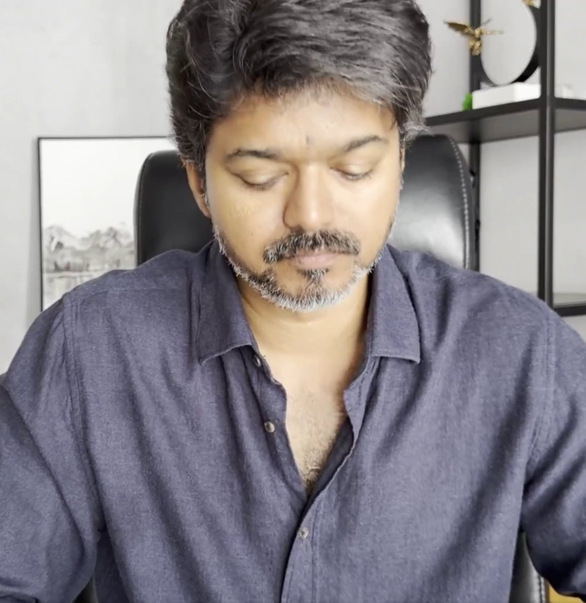 angry_birdu's tweet image. கோவை மதுரை மெட்ரோ ரயில் திட்டத்துக்கு ஒன்றிய அரசு அனுமதி மறுத்ததை பத்தி இந்த புது அடிமை வாயே திறக்கலை, கவனிச்சீங்களா? தவெக அதிகாரபூர்வ டுவிட்டர் பக்கத்துல ஒரு டுவீட் கூட இல்ல

அதிமுகவை replace பண்ணனும்னா அதிமுக மாதிரியே நடந்துக்கணும்னு நினைக்கிறானுங்க போல.