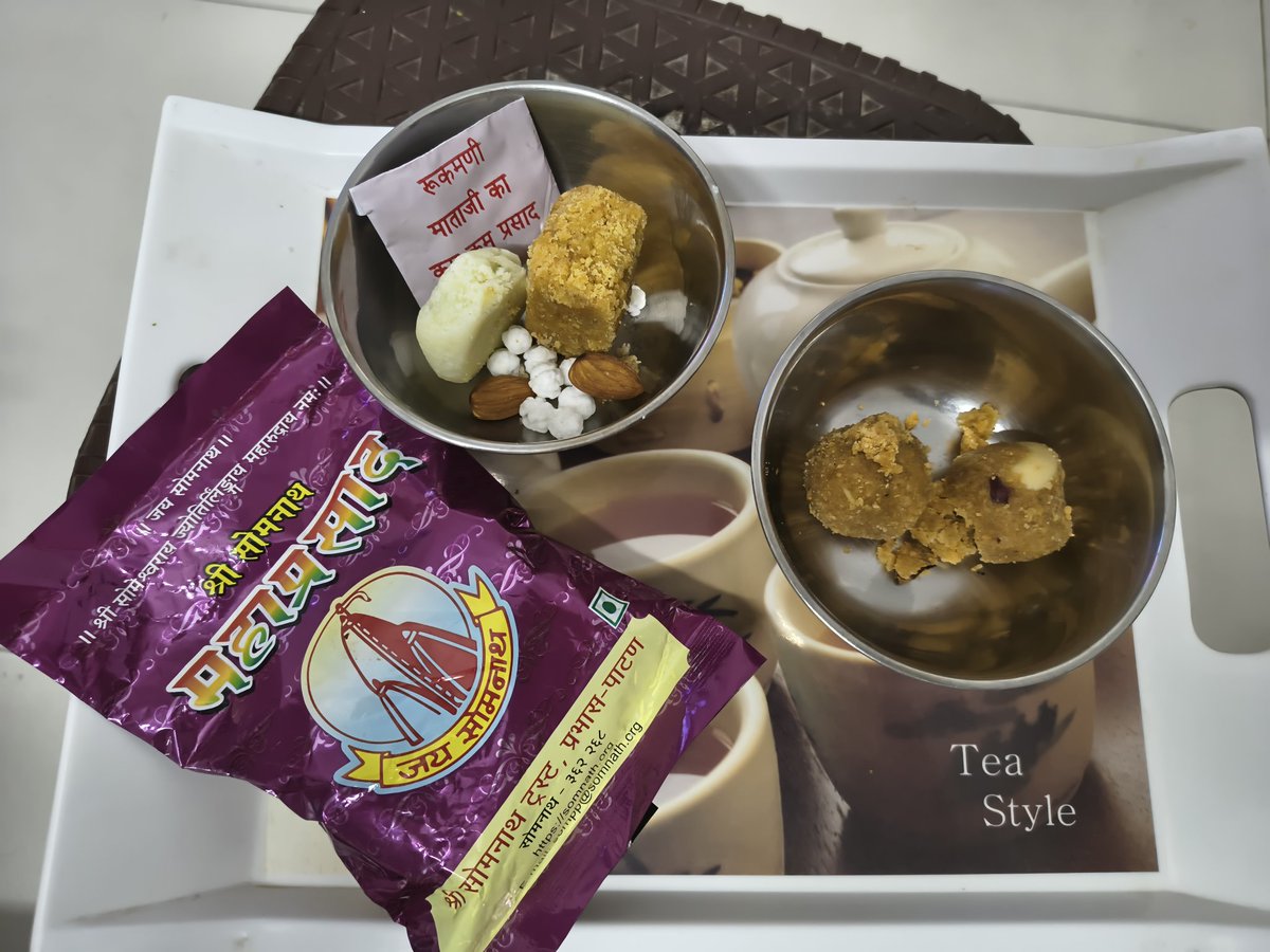 AnamikaSri78's tweet image. कई जन्मों के पुण्य प्रताप और पूर्वजों का अखण्ड आशीर्वाद होगा तभी एक ही दिन में बाबा विश्वनाथ, बाबा सोमनाथ, बाबा नागेश्वर और द्वारकाधीश भगवान श्रीकृष्ण का प्रसाद मिल गया है। जीवन धन्य हो गया एक ही दिन में इतना सारा प्रभु का आशीर्वाद पा कर।
#kashivishwanath #somnath