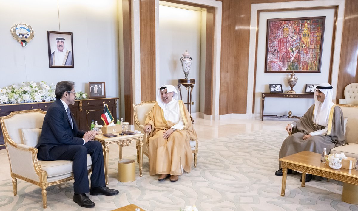 Image for the Tweet beginning: وزير شؤون الديوان الأميري الشيخ