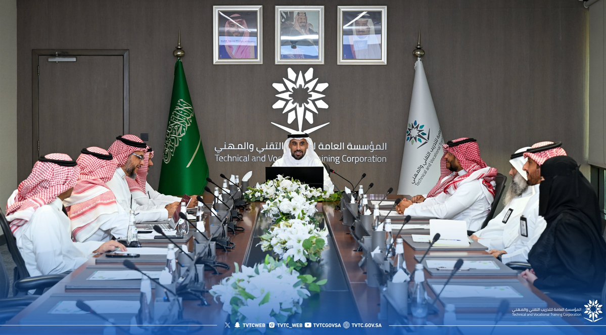 برئاسة سعادة نائب المحافظ لسياسات التدريب والجودة م.صالح عبدالله الحوشاني عقدت المؤسسة العامة لـ #التدريب_التقني والمهني اجتماعًا مع هيئة تقويم التعليم والتدريب لبحث متطلبات الاعتماد البرامجي ورخص التدريب، وتعزيز تكامل الجهود بين الجهتين بما يدعم جودة البرامج ويرتقي بمستوى