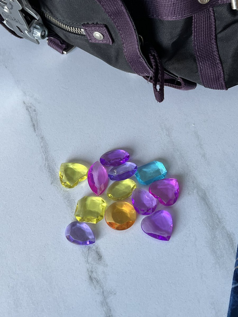 Machinehunterr's tweet image. Liceum: jak pójdziecie na studia to zobaczycie 
Co dostałam w nagrodę za najlepszy projekt grupowy od wykładowcy: