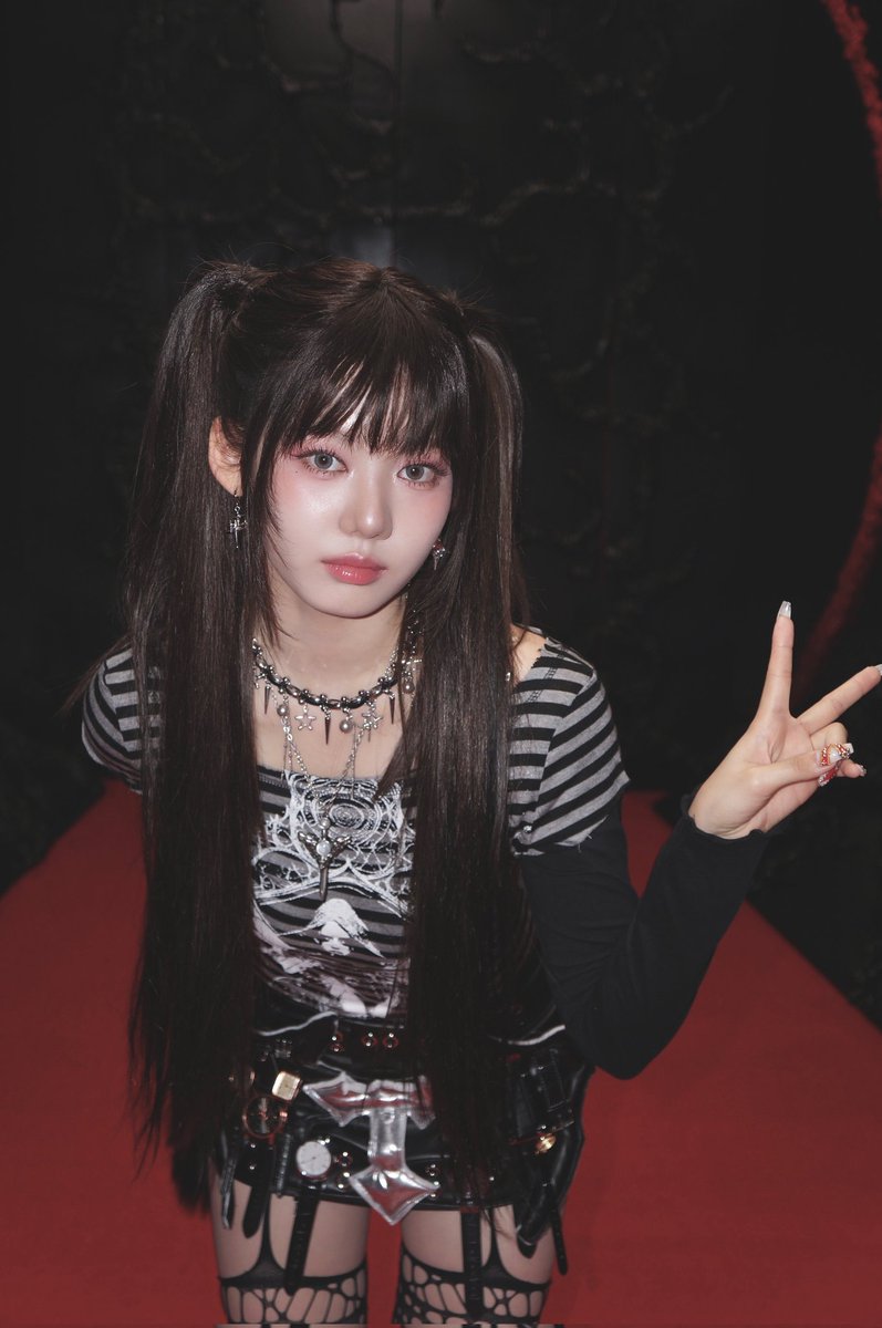 [📸] 191125 RORA WEVERSE UPDATE PSYCHO🐞 #RORA #李茶仁 #로라 #ローラ #BABYMONSTER ...