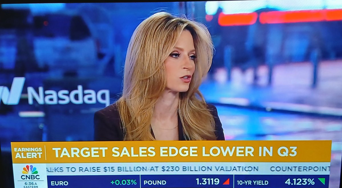 DonCarrMAC's tweet photo. My eyes at first thought @BeckyQuick was back today. But then I heard @CourtReagan voice. #Twinning @SquawkCNBC #RetailExperts https://t.co/KGOctXGa9T