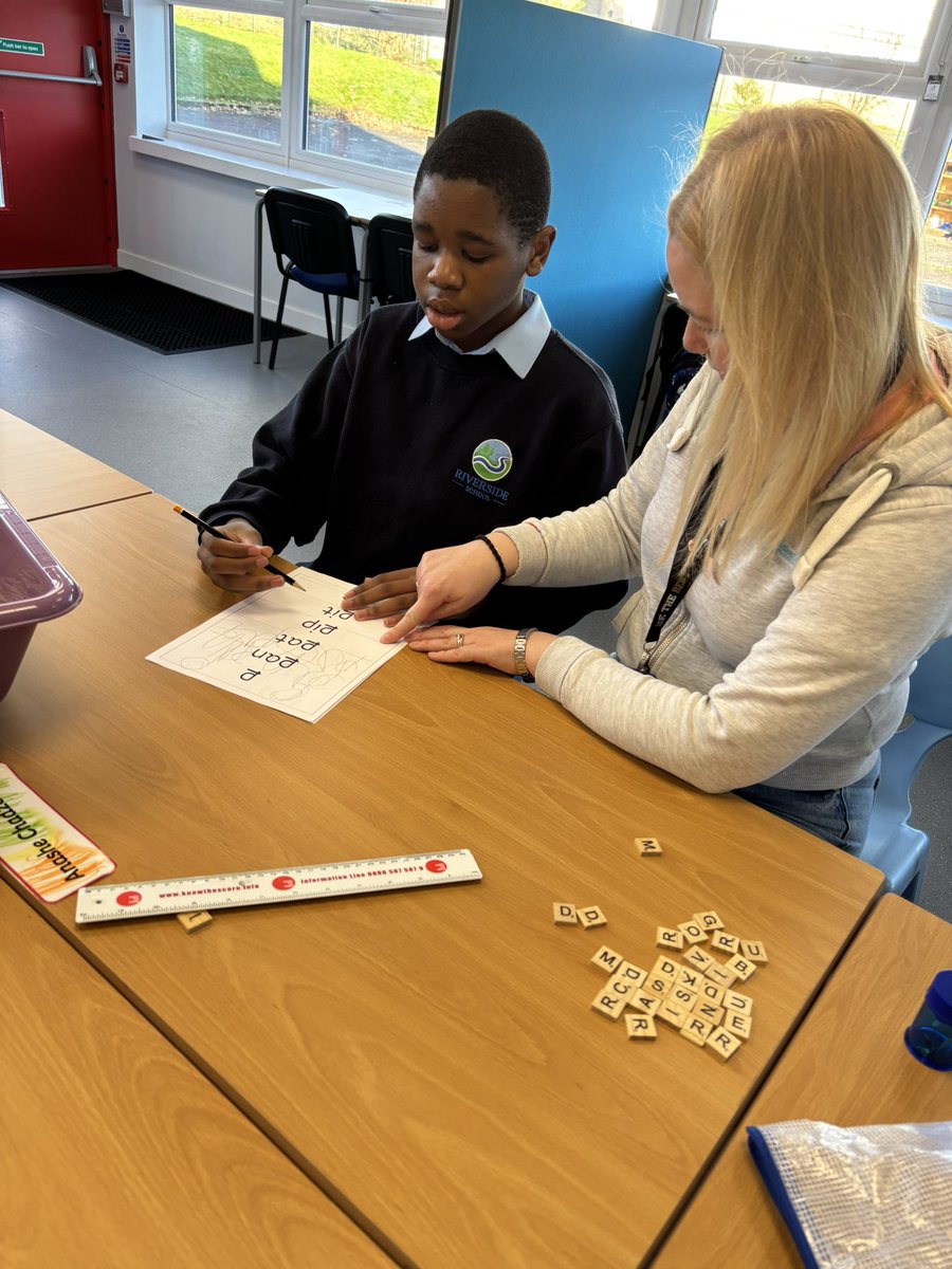 MrMcInnes3's tweet image. 🔤✨ Today in Bruce Class, we were working on our “P” spelling sounds and had great fun building our words using Scrabble keys! 🎲📚 A playful way to make phonics fun and hands-on! 👏 @riversidewdc #LiteracyLearning #PhonicsFun #ASNeducation