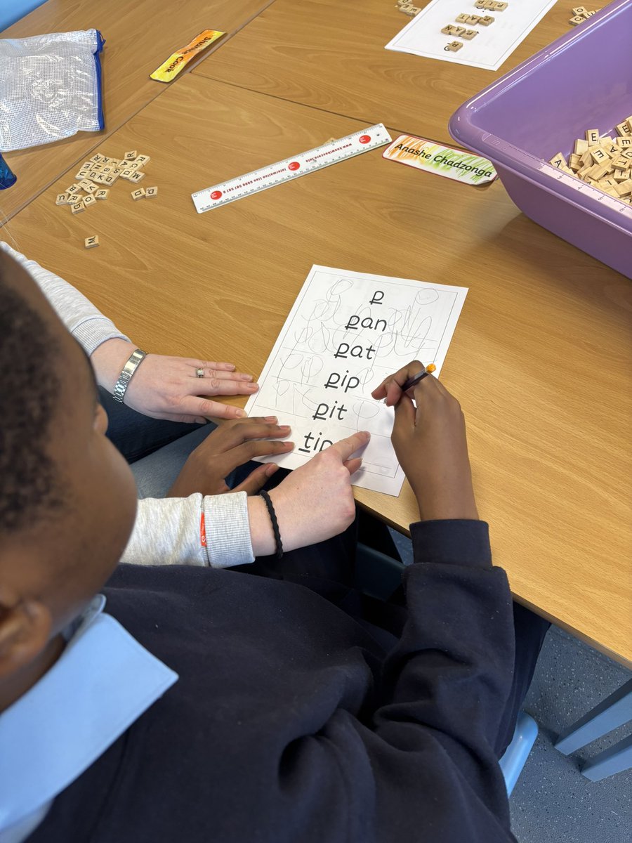 MrMcInnes3's tweet image. 🔤✨ Today in Bruce Class, we were working on our “P” spelling sounds and had great fun building our words using Scrabble keys! 🎲📚 A playful way to make phonics fun and hands-on! 👏 @riversidewdc #LiteracyLearning #PhonicsFun #ASNeducation