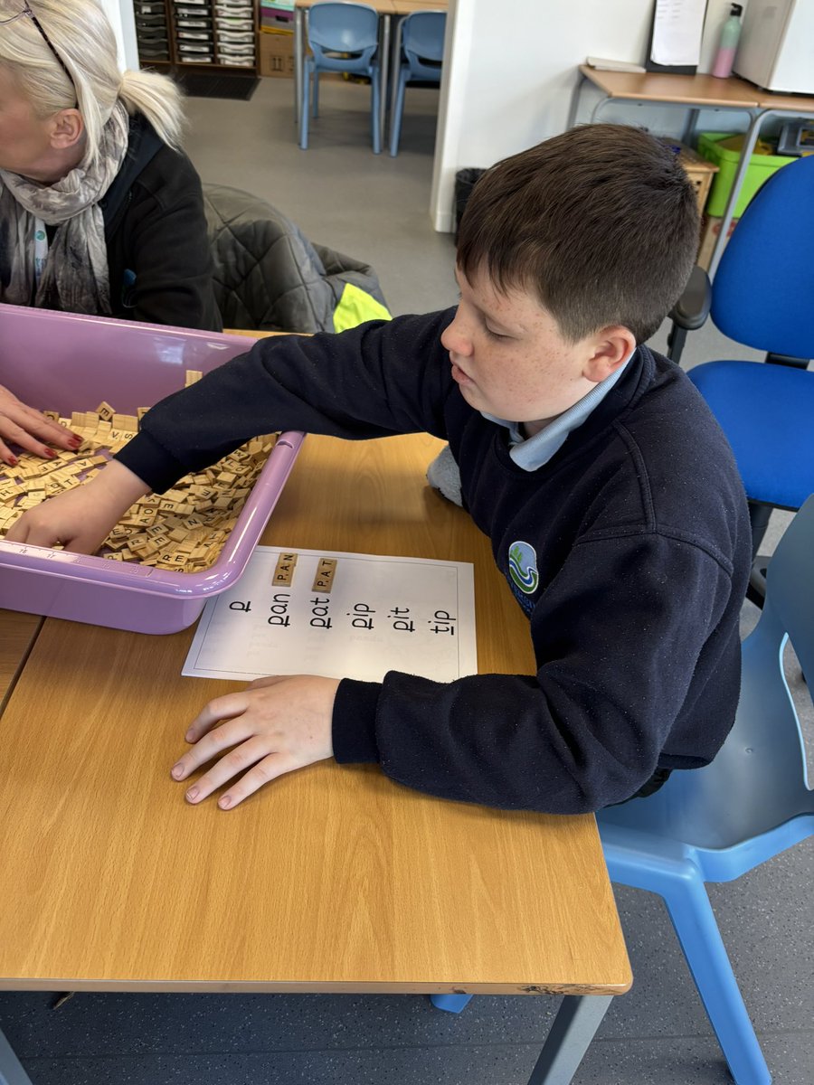 MrMcInnes3's tweet image. 🔤✨ Today in Bruce Class, we were working on our “P” spelling sounds and had great fun building our words using Scrabble keys! 🎲📚 A playful way to make phonics fun and hands-on! 👏 @riversidewdc #LiteracyLearning #PhonicsFun #ASNeducation
