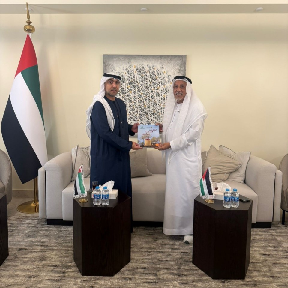 سعادة المستشار حمد المطروشي، القائم بأعمال سفارة دولة الإمارات العربية المتحدة في عمّان، يستقبل سعادة أ.د. عبد الوهاب البخاري زائد أمين عام جائزة خليفة الدولية لنخيل التمر والابتكار الزراعي، التابعة لمؤسسة إرث زايد الإنساني، بديوان الرئاسة.  19/11/2025 لبحث استعدادات تنظيم