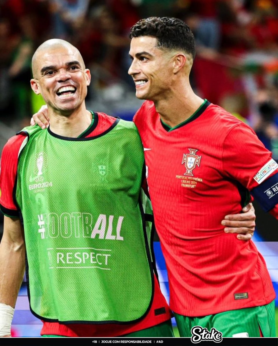 🗣️ Pepe: “Lembro-me de ter levado uma pancada na cabeça do Iker Casillas e de ter tido que ir para o hospital.

Quando acordei, não fazia ideia do que tinha acontecido e vi que Cristiano Ronaldo tinha passado a noite toda lá com a minha esposa e os meus filhos.”