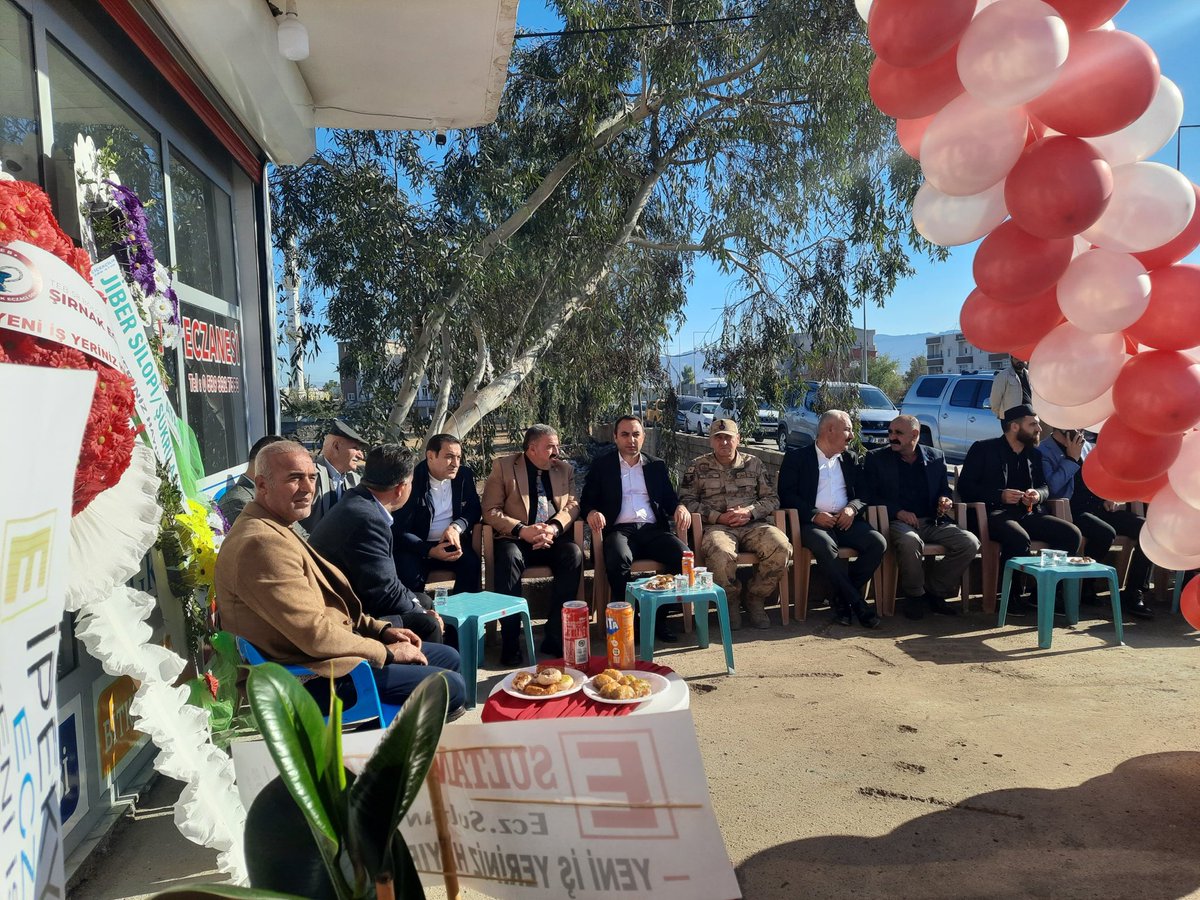 Kaymakamımız Sayın Çağlar PARTAL, Başverimli Beldemizde hizmete açılan Ayten Eczanesinin açılışını gerçekleştirdi.
Ziyarette işletme sahiplerine hayırlı olsun dileklerini ileterek bereketli ve bol kazançlar diledi.💐