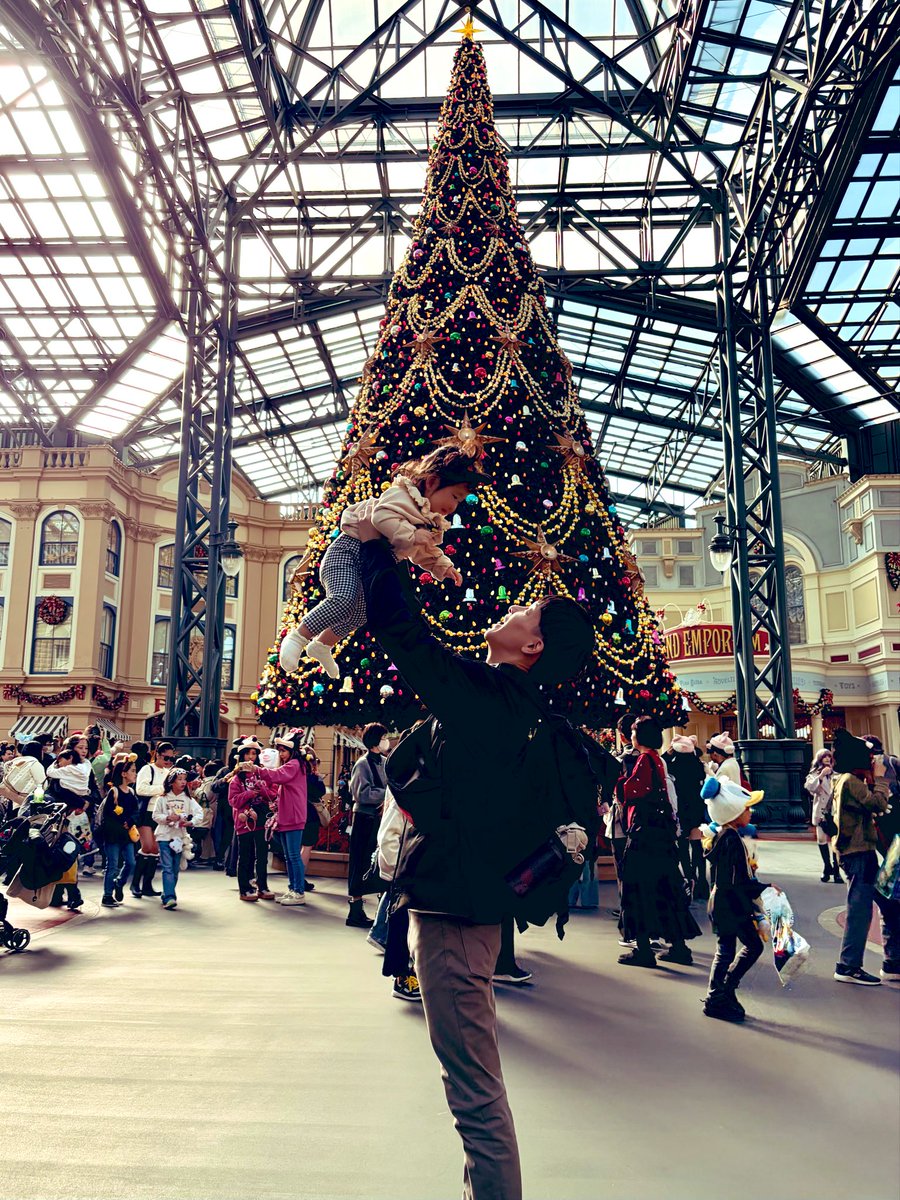 Kaz394's tweet photo. 人生初のディズニーランド&amp;シーに行ってきたけど人多すぎてとても疲れた🥺 https://t.co/3IDWJ205YK