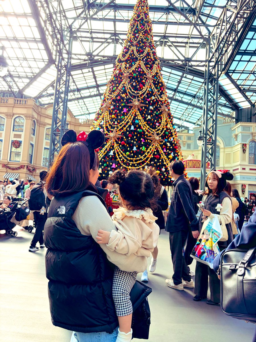 Kaz394's tweet photo. 人生初のディズニーランド&amp;シーに行ってきたけど人多すぎてとても疲れた🥺 https://t.co/3IDWJ205YK