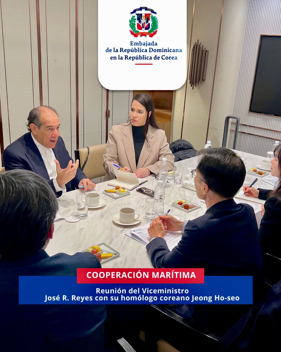 RDenCorea's tweet image. 🇩🇴🤝🇰🇷
El viceministro dominicano de Recursos Costeros y Marinos, José Ramón Reyes, se reunió con Jeong Ho-seo de Corea para ampliar la cooperación en investigación marina y manejo del sargazo. También participaron la embajadora Angie Martínez y el consejero Bolívar Batista. 🌊