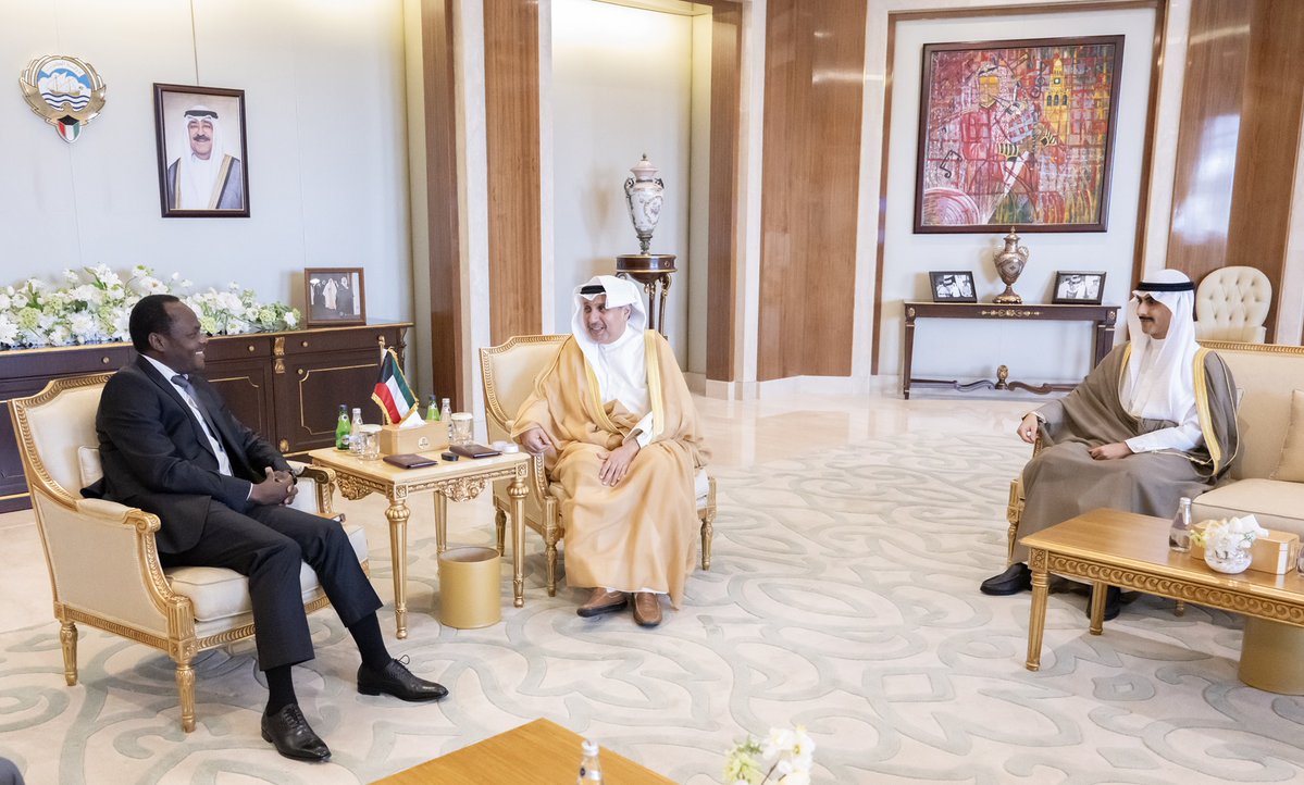 Image for the Tweet beginning: وزير شؤون الديوان الأميري الشيخ