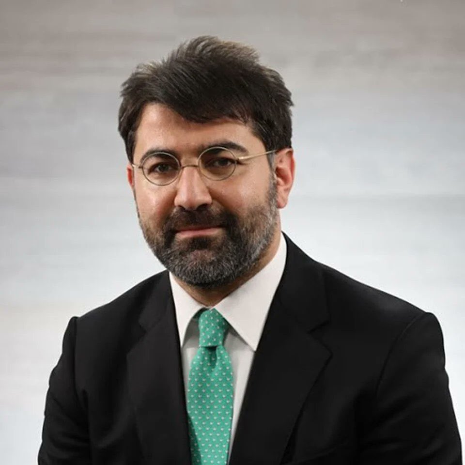 Kamuyu 100 milyon TL dolandırdığı iddiasıyla tutuklanan eski Merkez Bankası Başkan Yardımcısı Emrah Şener serbest bırakıldı.