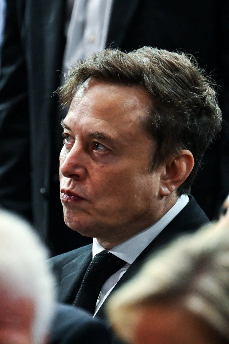 cb_doge's tweet image. The Dogefather returns to the White House. 🇺🇸