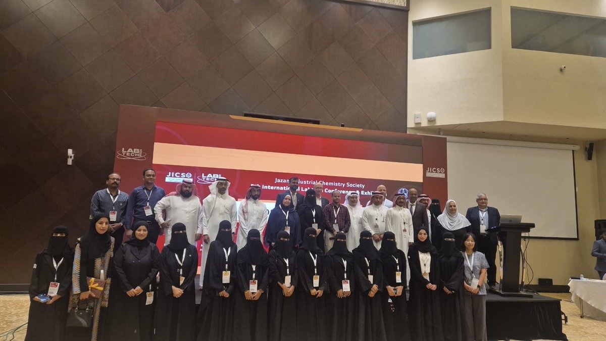 CHS_UoN's tweet image. We are proud to celebrate Ms. Roqaiya Al Amri from the School of Pharmacy, for winning the Best Poster Award at #LabTech2025 in Jazan, KSA (17–19 November), organized by JICS.

A remarkable achievement that reflects her excellence and impact in the field.
Congratulations! 🔬✨