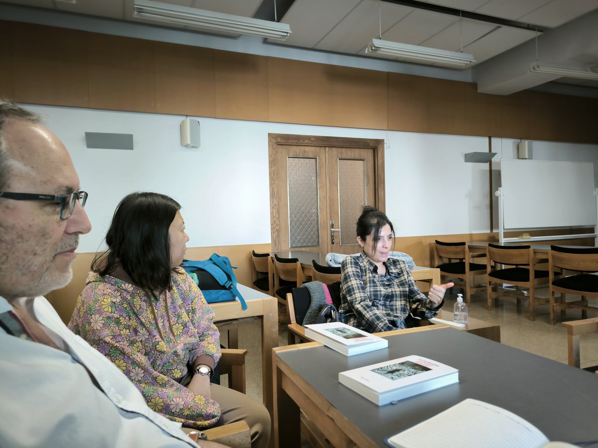 La_UPM's tweet image. 📖Compartir la afición por la lectura e intercambiar opiniones en torno a los libros: el Club Literario #UPM se ha reunido presencialmente en #ETSAM, en una actividad dentro de #UPMConecta.
📩Más info del Club en felipe.jimenez@upm.es
¡Seguimos en UPM Conecta!
#somosUPM