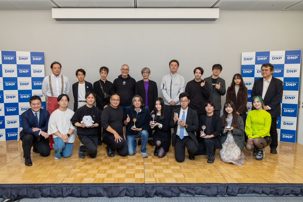 ekito_station's tweet image. （あらためてご報告）
AIxR CREATIVE AWARD 2025で『AR Guitar Session』が個人部門優秀賞を受賞しました！

ギター演奏とそれを聴く体験をARで拡張したプロジェクトです🎸

みやもってぃー @m1eyem0ty さんとこだわって作り込んできました。これからも発展させていきます！
#XRクリエイティブアワード
