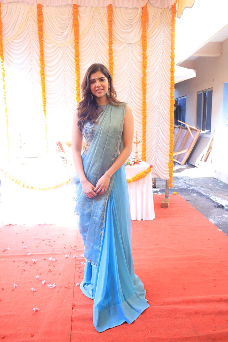 Potential_st's tweet image. The ever-charming and talented @kalyanipriyan 💛 on the set of #ProjectNo7 🎬

#Devadarshni @vinoth_kishan #ThiraviyamSN @justin_tunes @gokulbenoy @Aral_Thangam #MayaPandi @prabhu_sr @rthanga