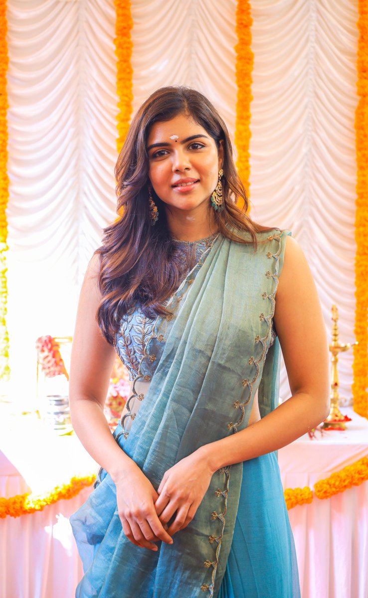 Potential_st's tweet image. The ever-charming and talented @kalyanipriyan 💛 on the set of #ProjectNo7 🎬

#Devadarshni @vinoth_kishan #ThiraviyamSN @justin_tunes @gokulbenoy @Aral_Thangam #MayaPandi @prabhu_sr @rthanga