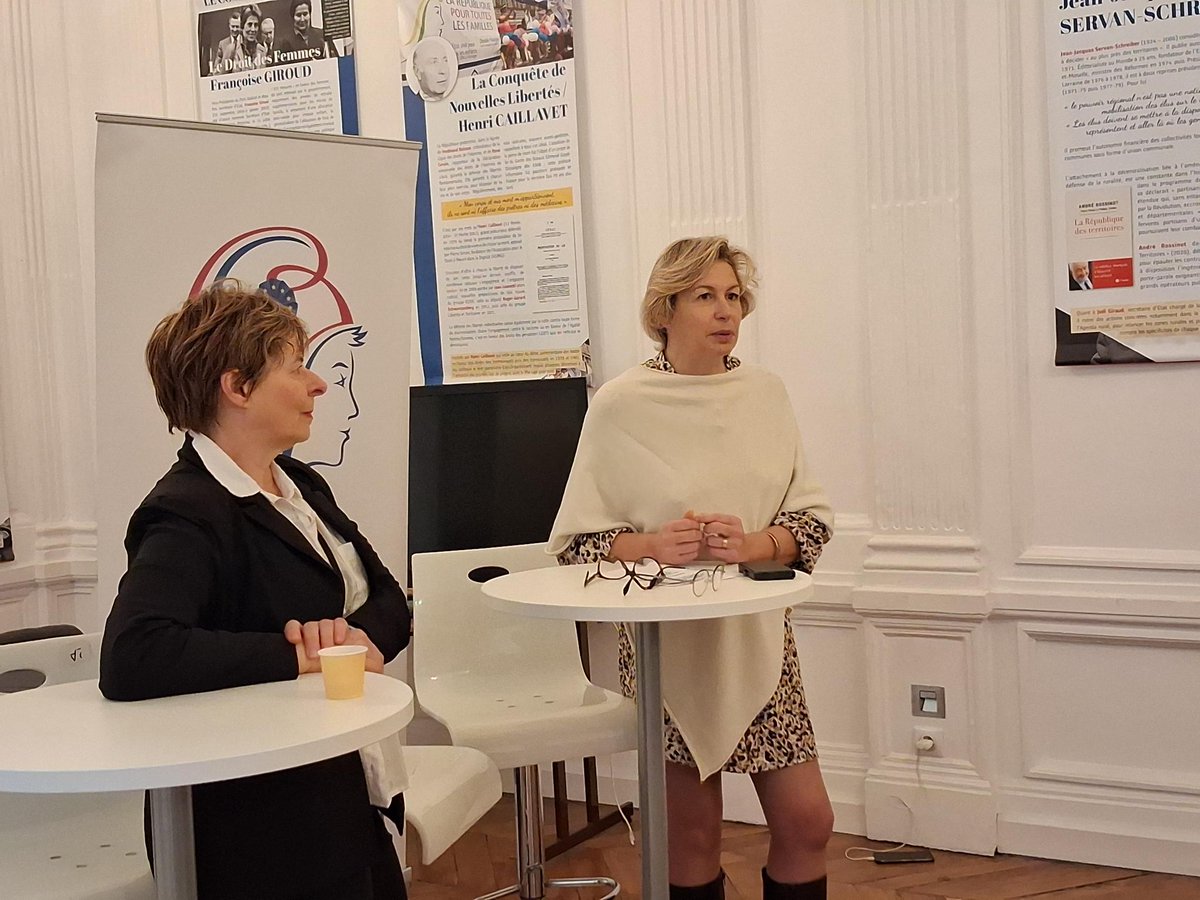 PartiRadical's tweet image. A l&apos;occasion du #congrèsdesmaires, @n_delattre présidente du @PartiRadical et @VGUILLOTIN secrétaire générale ont reçu les élus au siège historique. Echanges fructueux sur des sujets de préoccupation et propositions d&apos;avenir : #Budget2026  #securite #solidarité #décentralisation