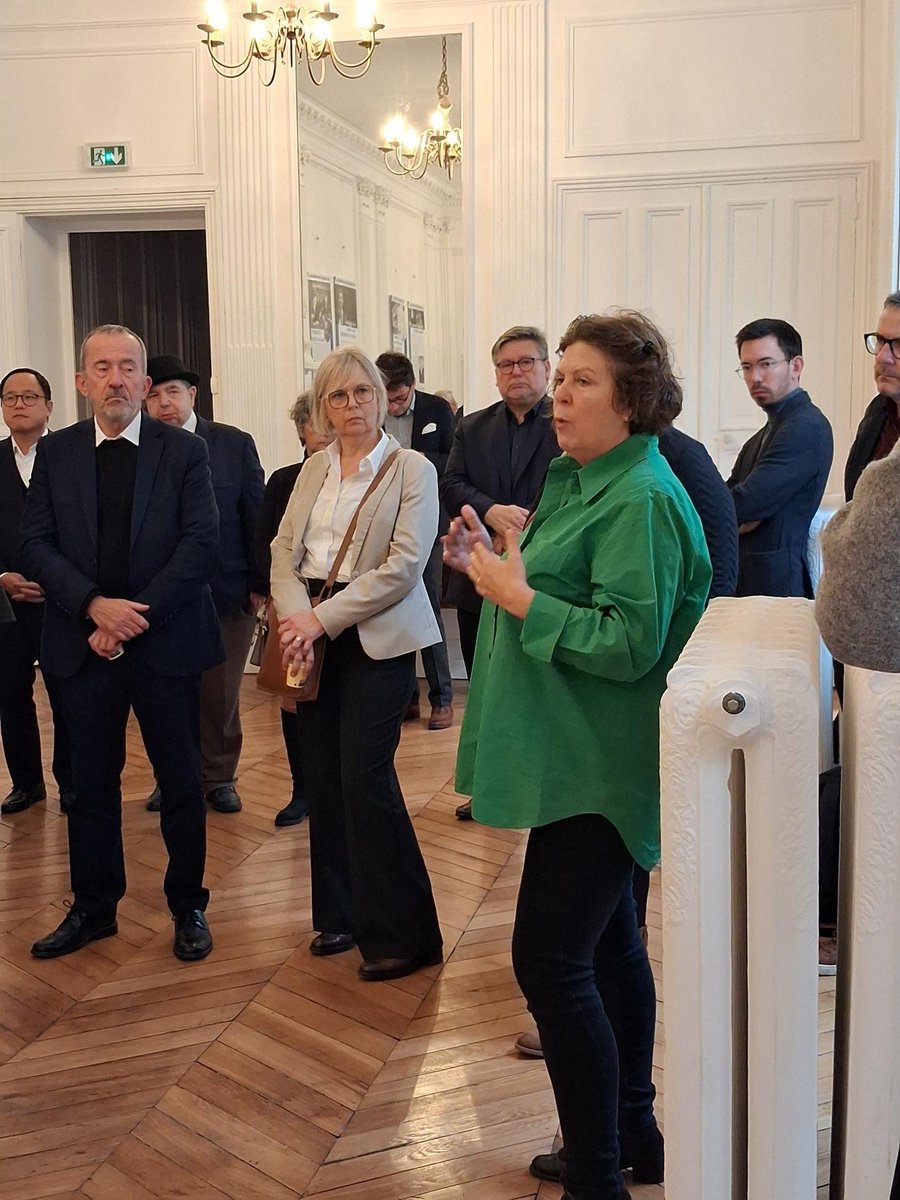 PartiRadical's tweet image. A l&apos;occasion du #congrèsdesmaires, @n_delattre présidente du @PartiRadical et @VGUILLOTIN secrétaire générale ont reçu les élus au siège historique. Echanges fructueux sur des sujets de préoccupation et propositions d&apos;avenir : #Budget2026  #securite #solidarité #décentralisation