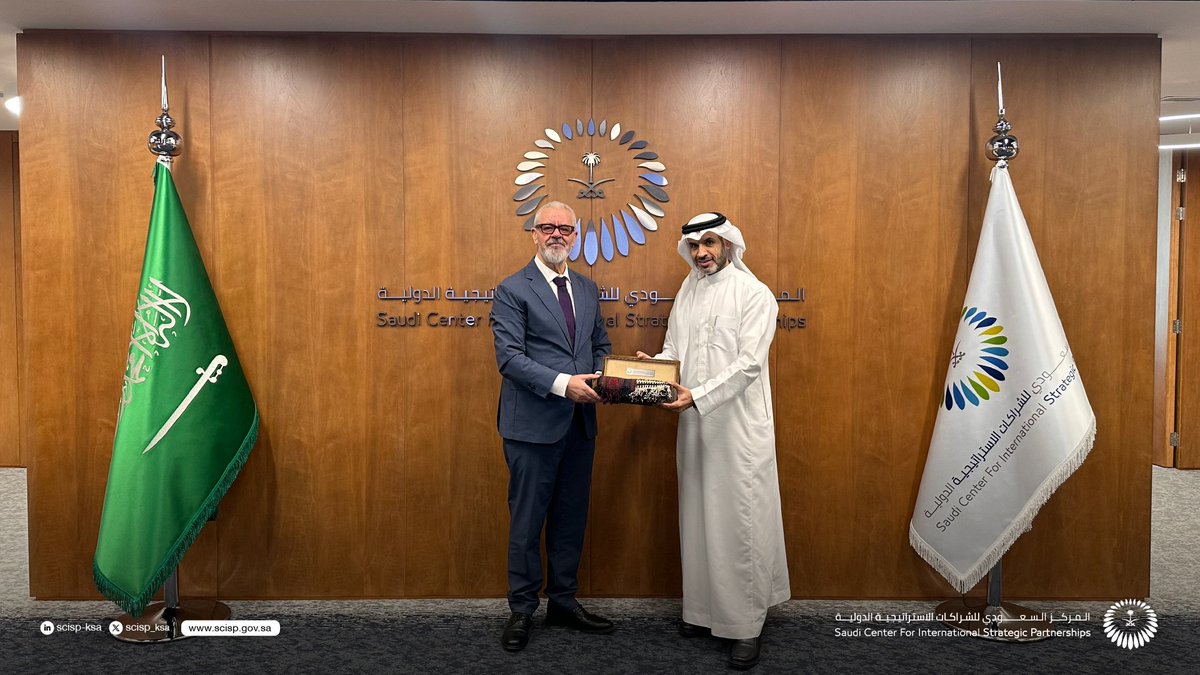 تأكيدًا على حرص مركز #الشراكات_الاستراتيجية على تعزيز الشراكات الدولية وتطوير مسارات التعاون؛ استقبل سعادة الأستاذ نبيل الصائغ، نائب رئيس أعلى لقطاع التخطيط الاستراتيجي والتميز، وفدًا من المعهد الألباني للشؤون الدولية برئاسة الدكتور ألبرت راكيبي. وجرى خلال اللقاء بحث مجالات