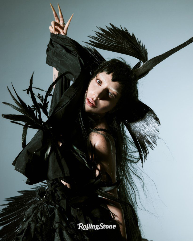 Lady Gaga se tornou a primeira artista da história a atingir 5 BILHÕES de streams no Spotify com álbuns lançados em três décadas diferentes: 2000, 2010 e 2020.