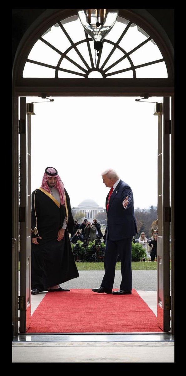 صورة تعكس الاحترام المتبادل… الرئيس الأمريكي يستقبل ولي عهدنا الملهم حفظه الله ، فيما يزداد فخرنا واعتزازنا ومحبتنا له مع كل ظهور يبرز مكانته وحضوره اللافت.🇸🇦♥️
#ولي_عهدنا_فخرنا #نجران_الآن