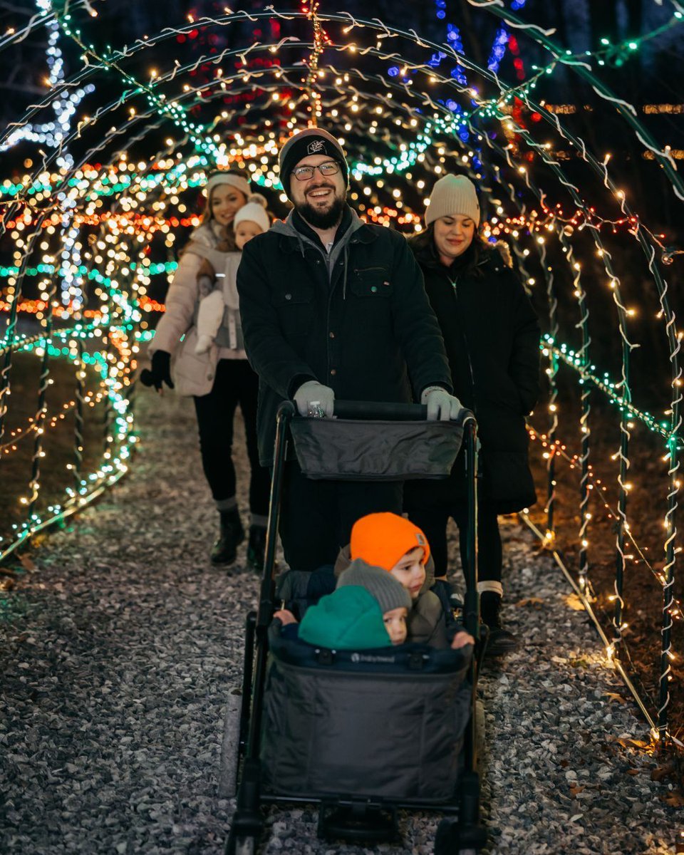 RefreshingMount's tweet image. Have you reserved your spot for the Christmas Light Experience yet? ✨

🎄 Special Offer: Our first two weekends are 25% off—don’t wait, book today!

#RefreshingMountain #ZiplinesPA #ObstacleCoursePA #ChristmasLightsPA #ChristmasLightsLancaster