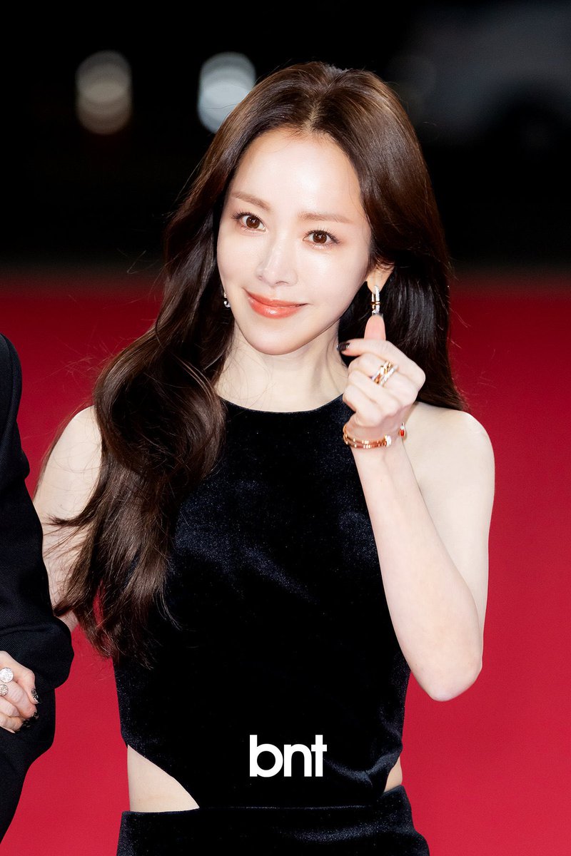 HanJimin_'s tweet photo. 오늘 울언니 기사사진 찢었네..  블랙여신 https://t.co/FeYm9q9DY4
