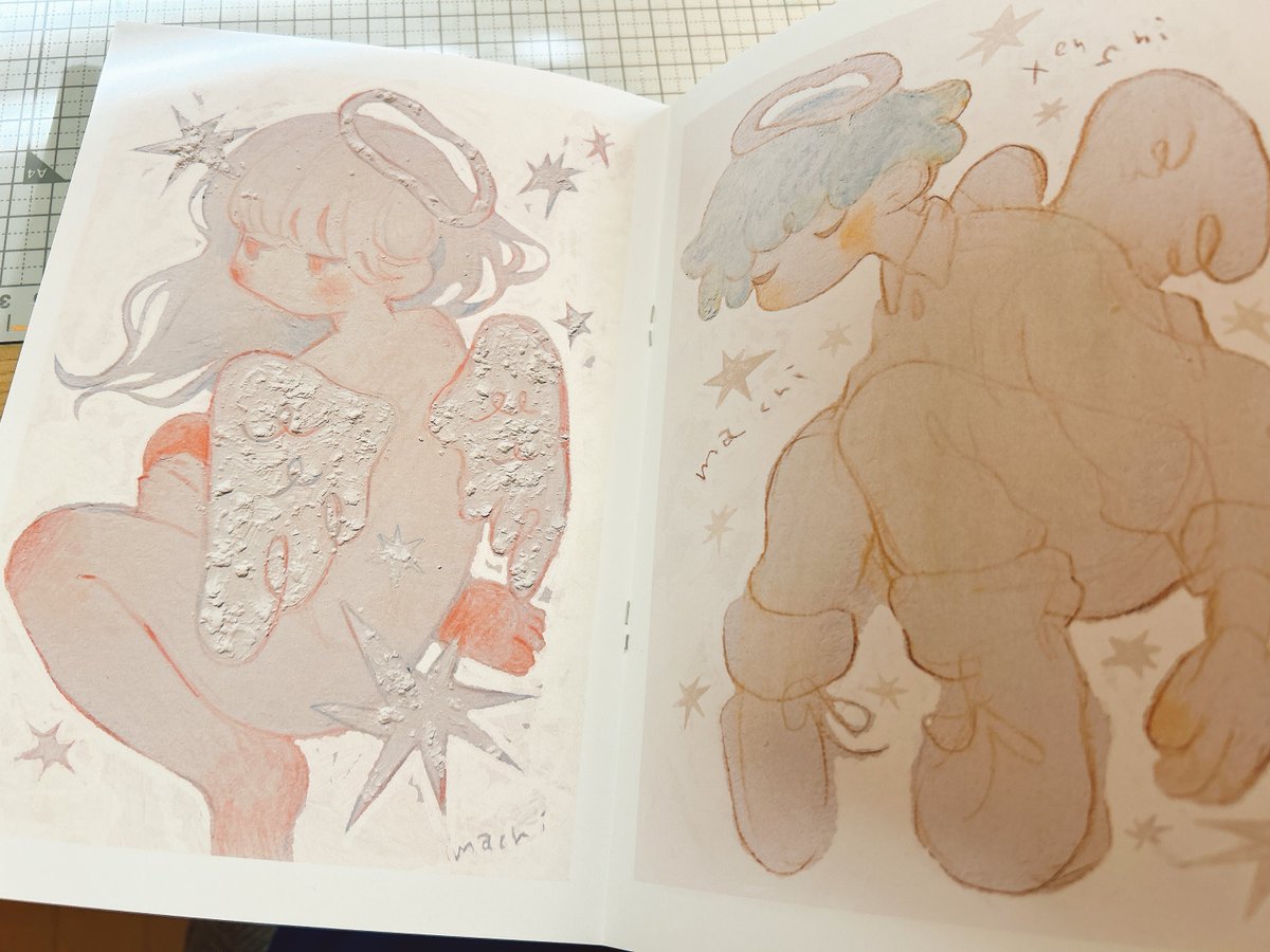 🐟新刊です
ドローイングにデジタルで加筆した絵をまとめた本です。