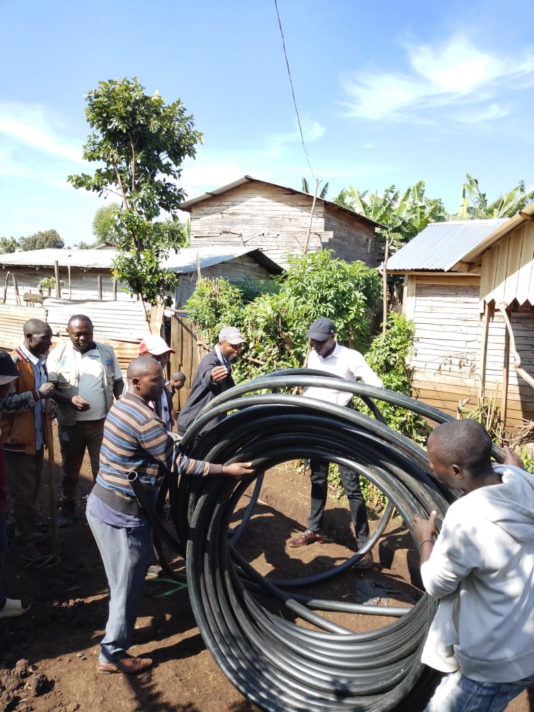 ActionLADAPS's tweet photo. 🛠️💧 Pose de la tuyauterie en cours à Kabale ! Nouvelle avancée du programme #PCPC sous la supervision d' @ActionLADAPS et du Chef de Groupement Bugorhe.
Grâce à la mobilisation de la communauté, chaque mètre installé nous rapproche de l’accès à l’eau potable.
#EndCholera #eau https://t.co/rIhsTxrVft