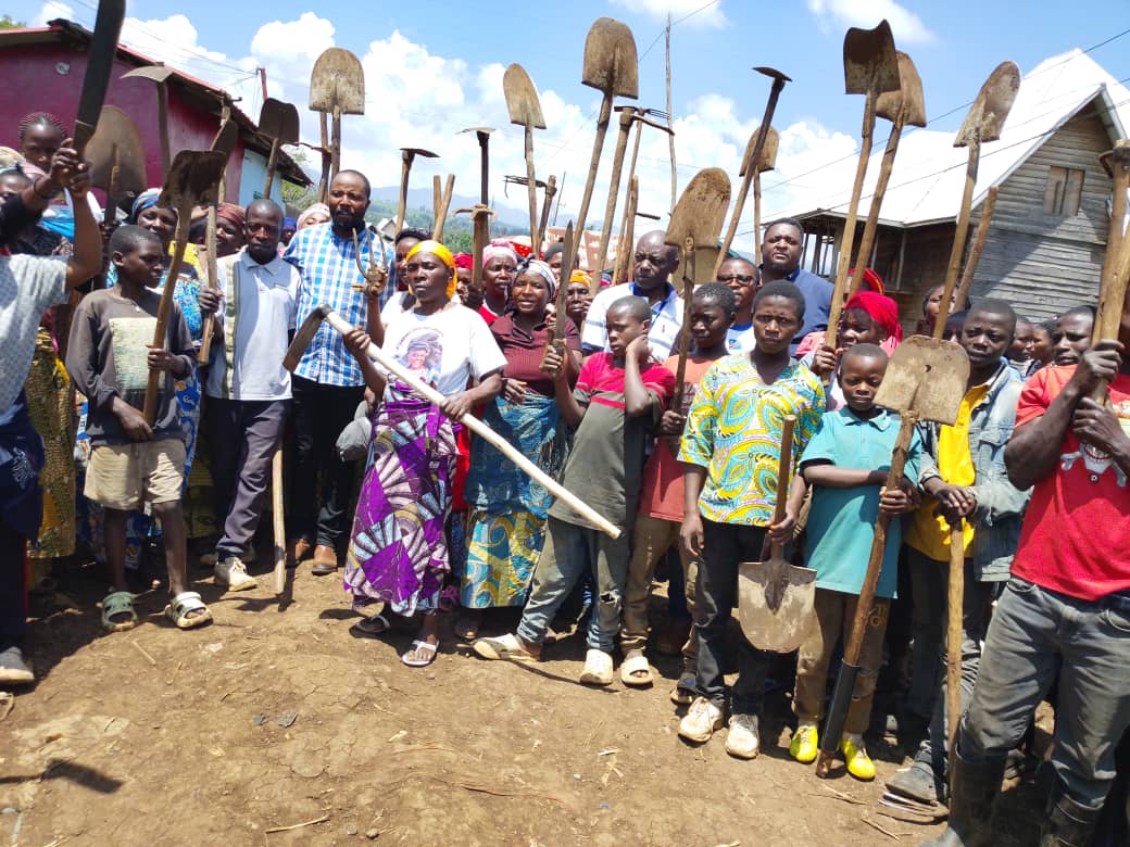 ActionLADAPS's tweet photo. 🛠️💧 Pose de la tuyauterie en cours à Kabale ! Nouvelle avancée du programme #PCPC sous la supervision d' @ActionLADAPS et du Chef de Groupement Bugorhe.
Grâce à la mobilisation de la communauté, chaque mètre installé nous rapproche de l’accès à l’eau potable.
#EndCholera #eau https://t.co/rIhsTxrVft