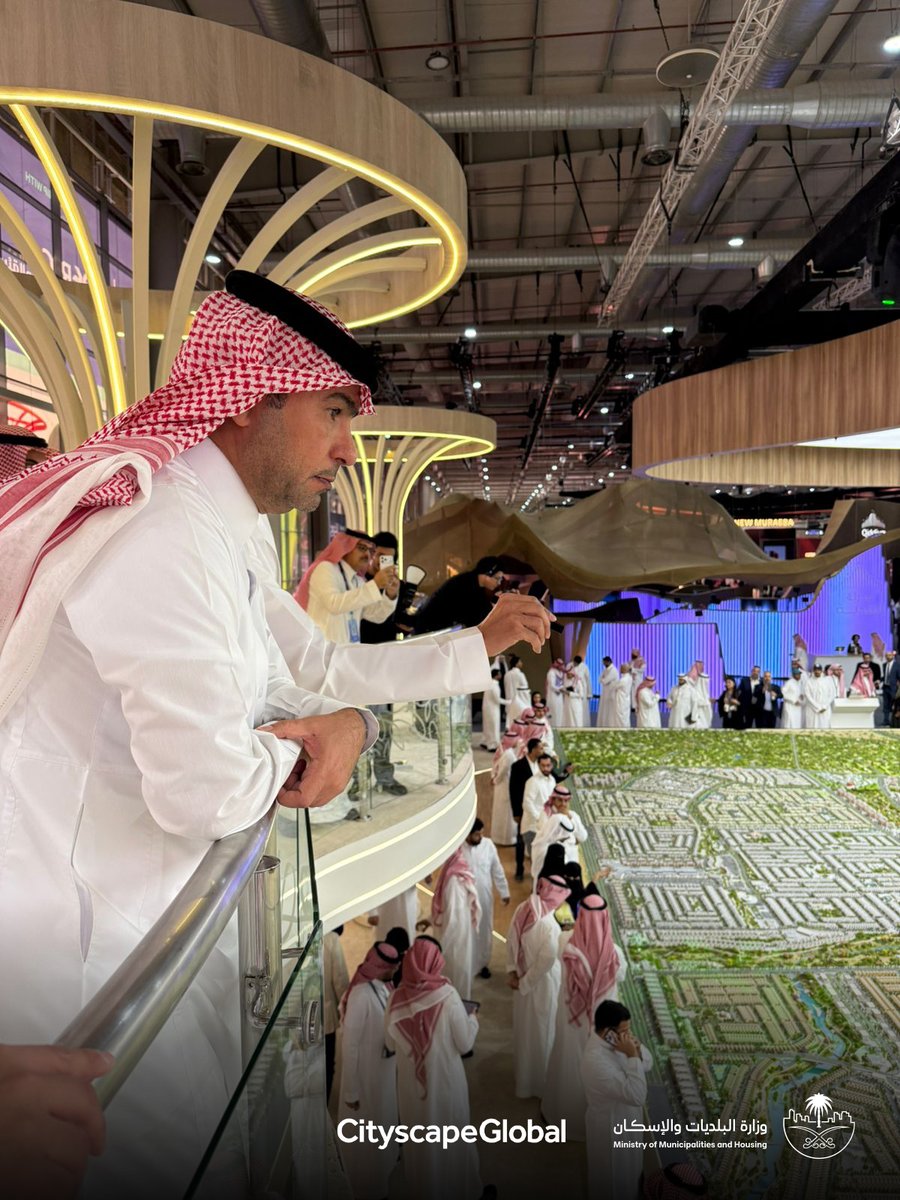 جولة معالي الوزير في معرض سيتي سكيب العالمي 2025؛ لمتابعة مجريات المعرض والاطلاع على جودة التنظيم ومسارات العمل داخل الأجنحة المشاركة.