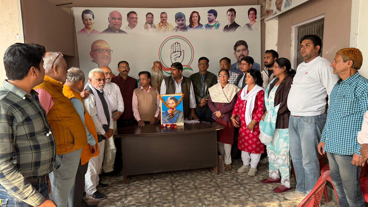 nsuiamitsingh's tweet image. आज #आगरा_महानगर_कांग्रेस_कमेटी  कार्यालय पर सेवा-साहस-समर्पण की पर्याय, नारीशक्ति की प्रतीक चिन्ह, देश की पहली महिला प्रधानमंत्री श्रीमती इंदिरा गांधी जी की जयंती  मनाई गई 

उनका व्यक्तित्व व कृत्तित्व क़ई पीढ़ियों के प्रेरणा का दीप जलाता रहेगा। #happybirthdayindragandhiji